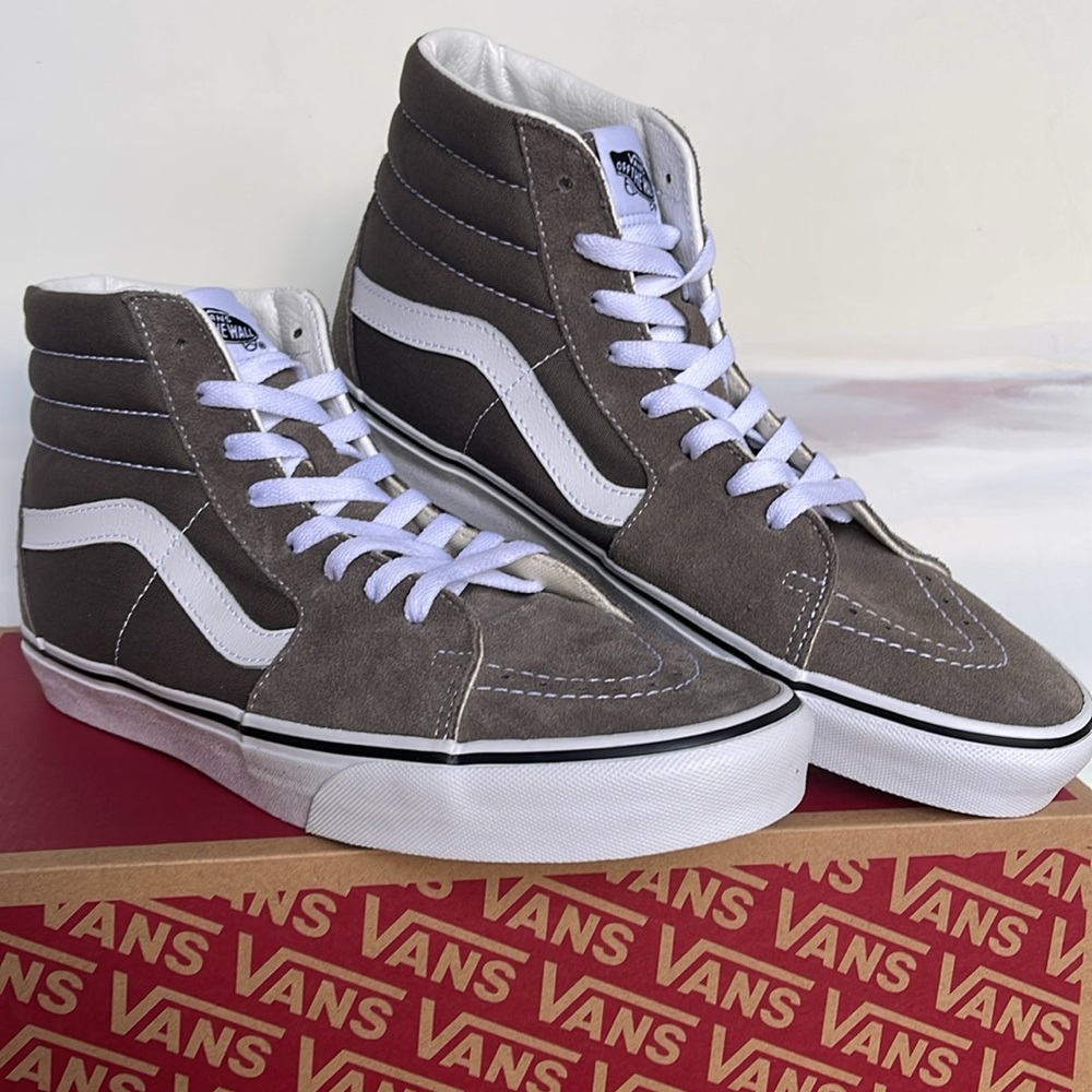 Vans Men’s Sk8-Hi
Color Theory Bungee Cord
VN000CMX9JC US
Sneakers - Picture 4 of 16